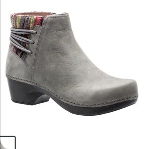 Dansko Tami, dove gray, 39, ankle boot.